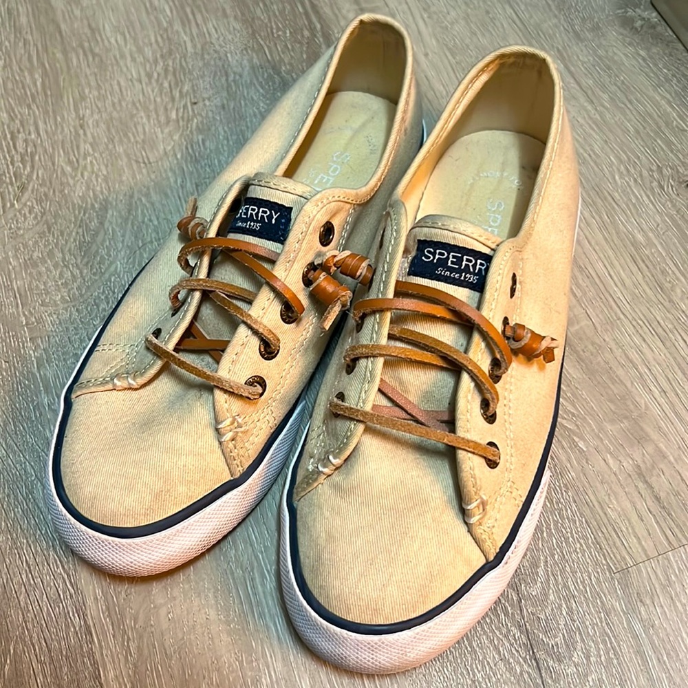 Sperry Pier Wave women’s slide-on. Size 6